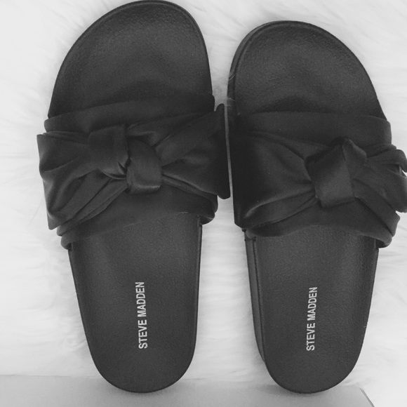 STEVE MADDEN BLACK SATIN BOW SLIDES - Picture 2 of 3